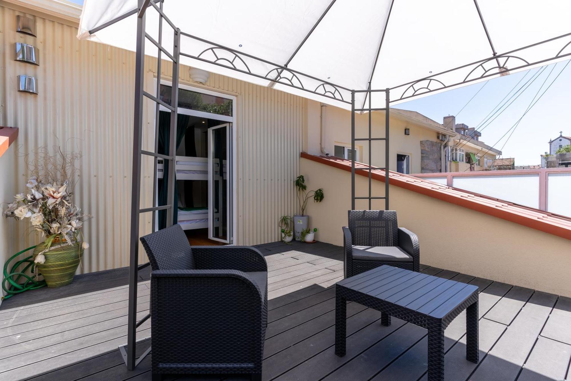 Cozy Nest Hostel Порту Экстерьер фото